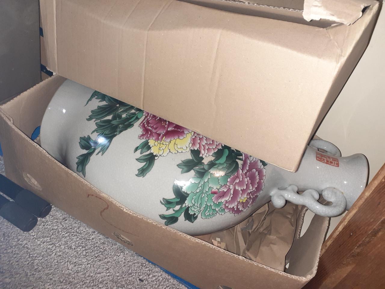 Bijzet-tafel of Nachtkastje uit CHINA / of salontafel / div. Kunst