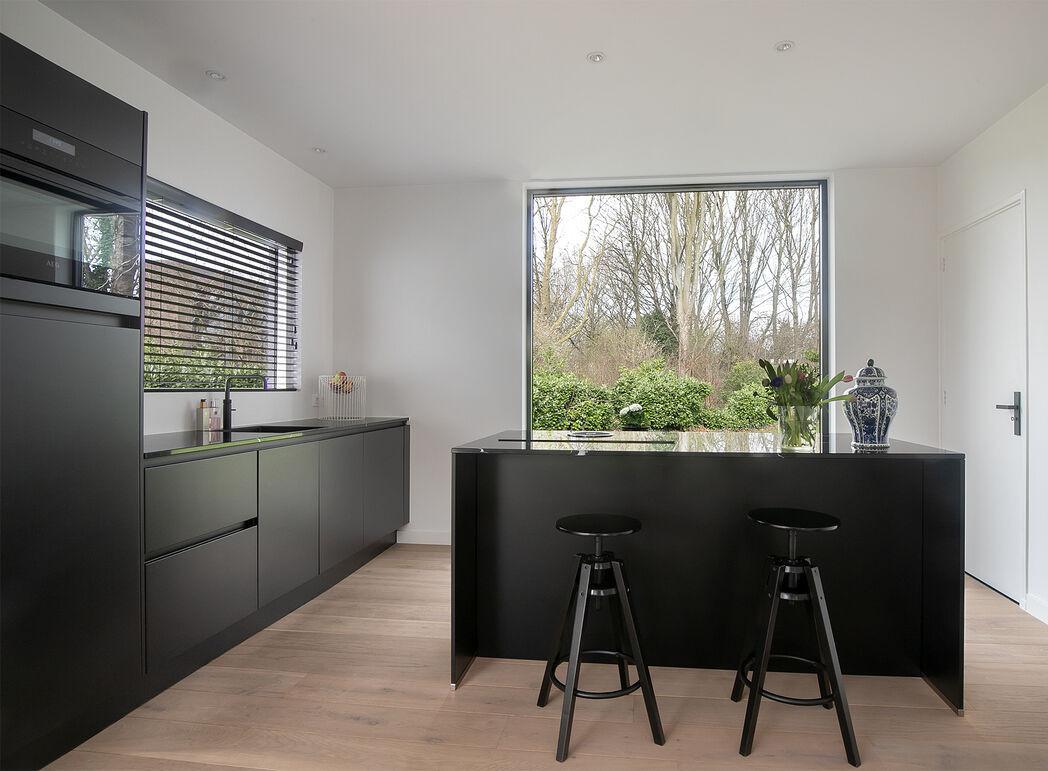 Complete keuken met apparatuur en kookeiland (uit te bouwen in Axel)