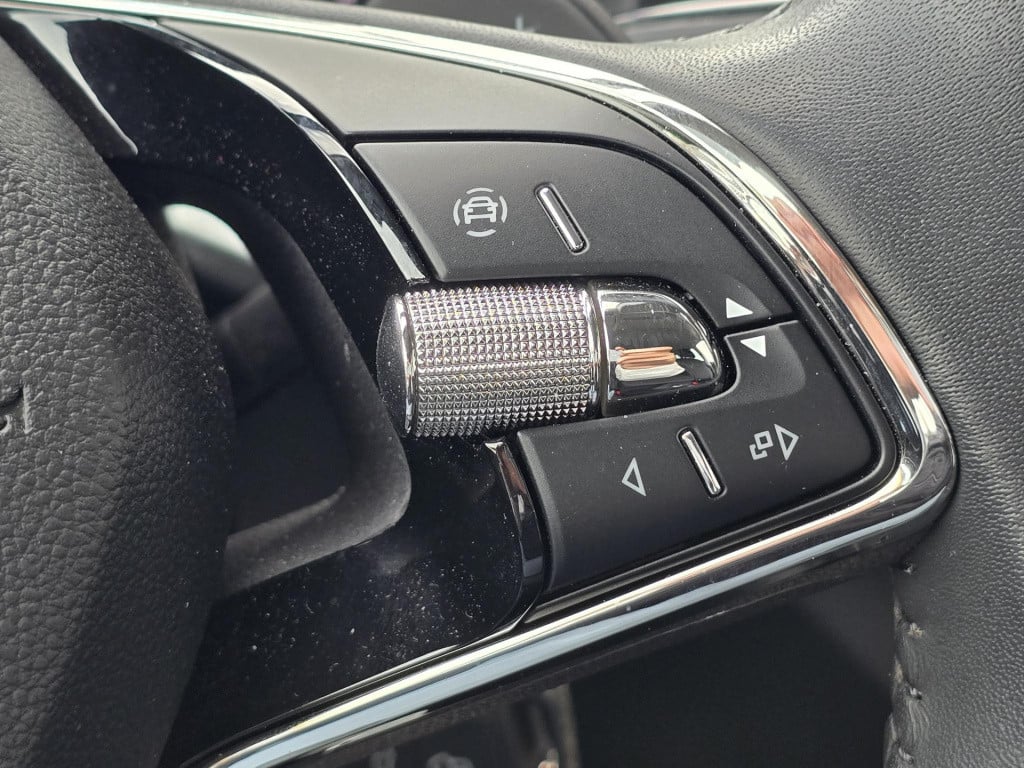 Skoda Kamiq 1.0 tsi selection virtual cockpit android auto navigatie pdc v+