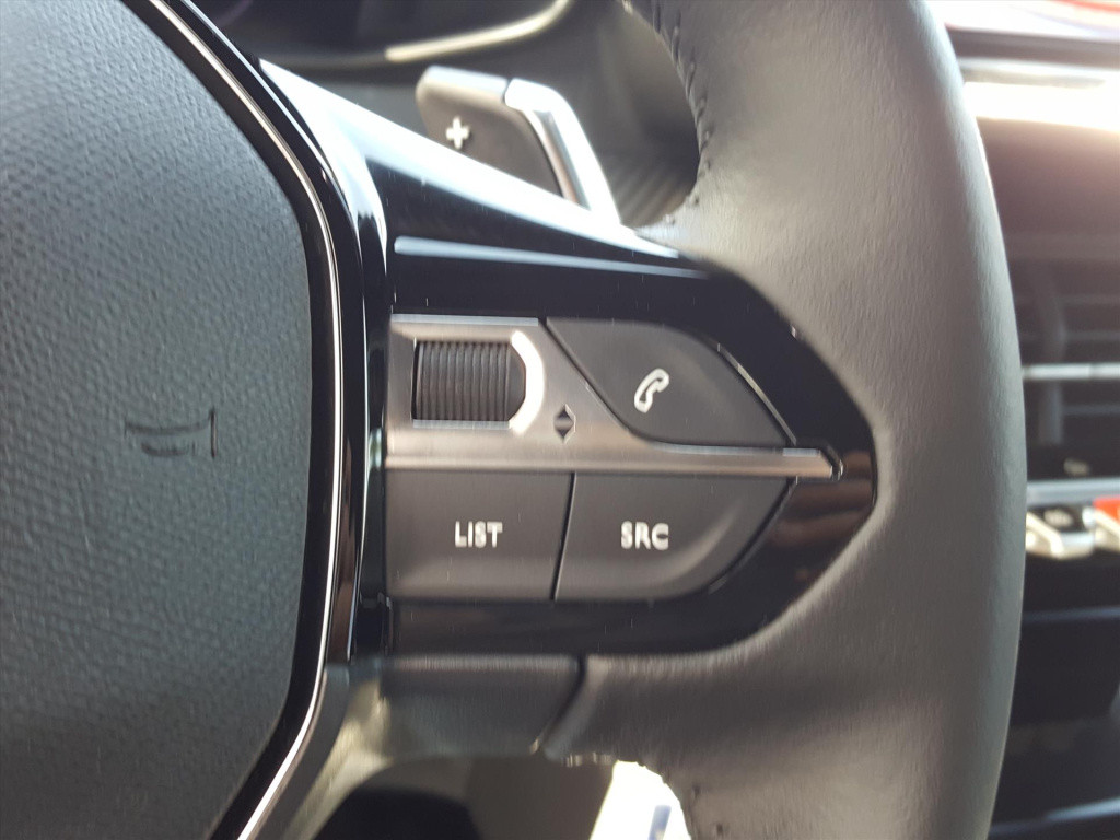 Peugeot 2008 allure pack 1.2 pt-130pk (vol)automaat (eat8) | 3d navigatie &