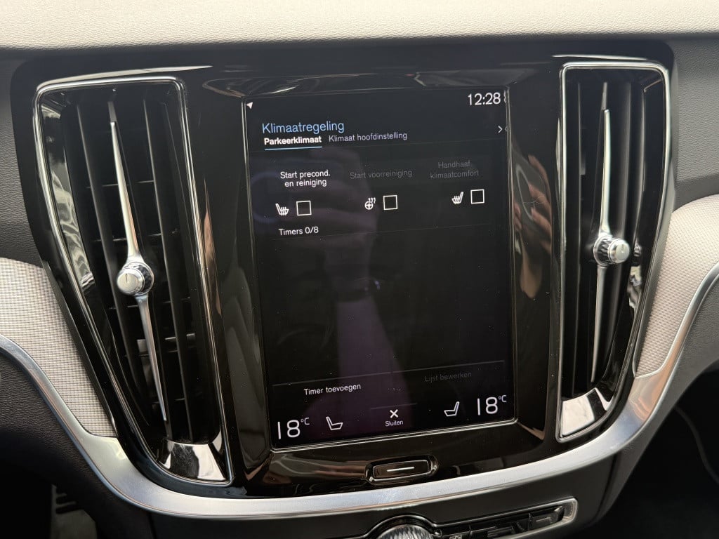 Volvo V60 t6 340pk recharge r-design| panodak| adap.cruise| 360camera| tre