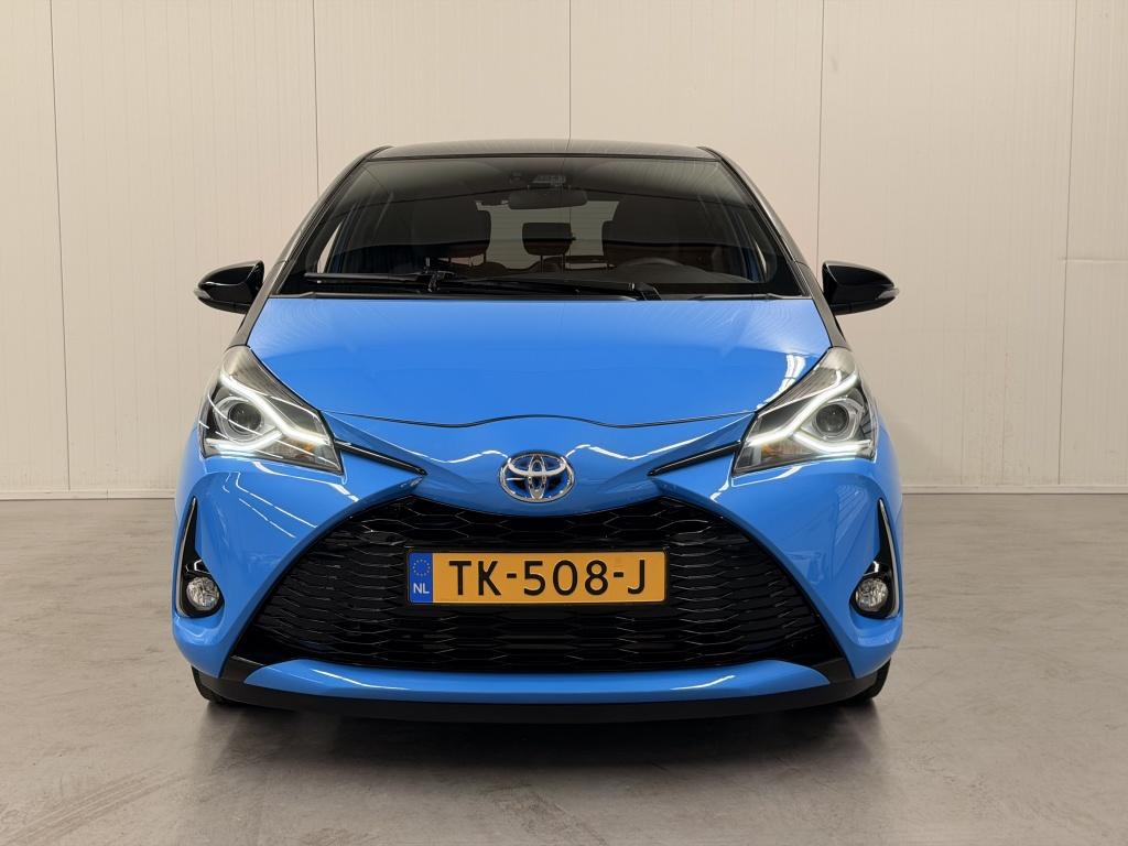 Toyota Yaris 1.5 hybrid skyblue edition