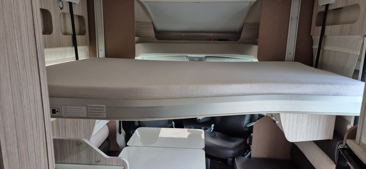 Luxe, jonge 4-persooncampers te huur met automatische versnelling!