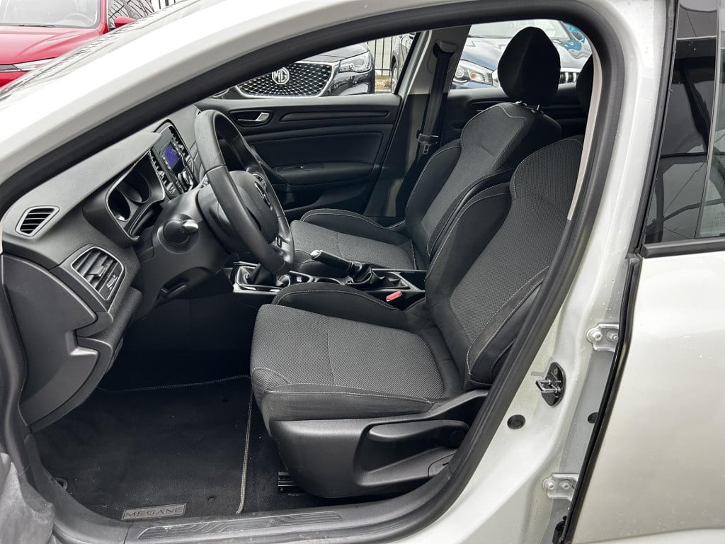 Renault Megane 1.2 tce life | leuke eerste auto! | cruise control | airco |