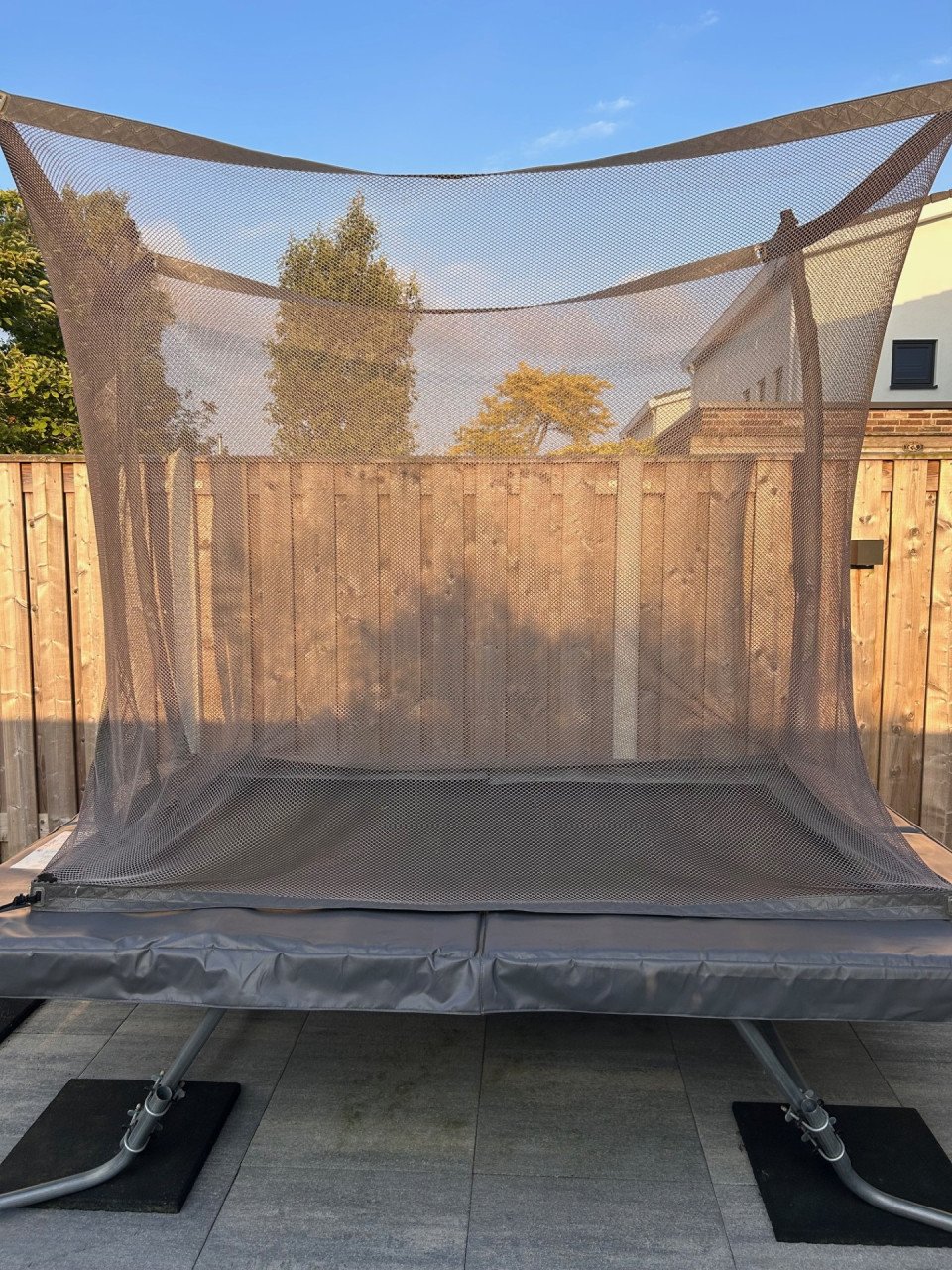 Avyna Trampoline Pro-Line 275x190 cm met net, ladder en beschermhoes.