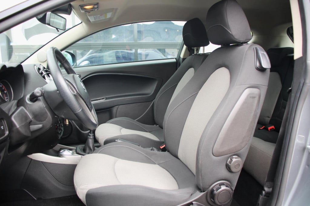 Alfa Romeo MiTo 1.4 progression -1e eig - pdc - airco - elek ramen - isofix