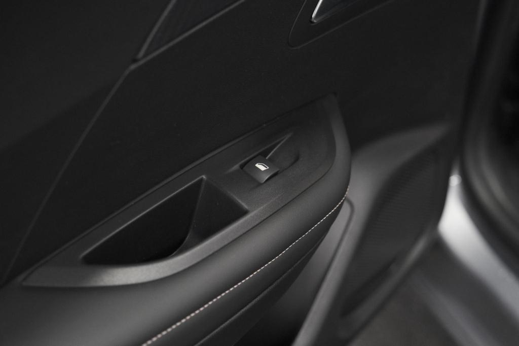 Peugeot 2008 puretech 100 allure | camera | navigatie | apple carplay | par