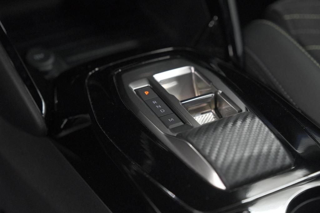 Peugeot 208 1.2 hybrid 145 e-dcs6 gt | alcantara pakket | camera | apple ca