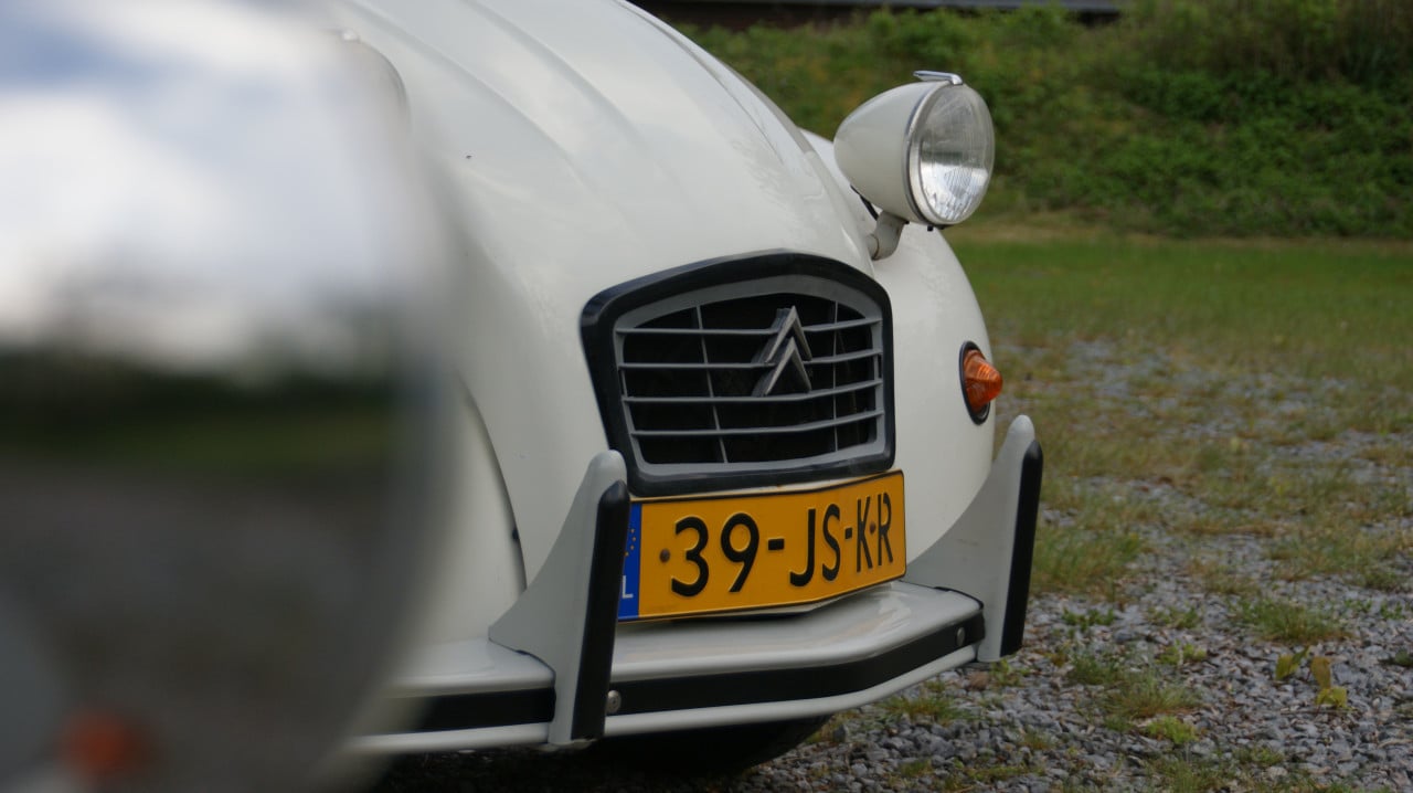 Rijd deze zomer stijlvol door Zeeland in een 2CV!