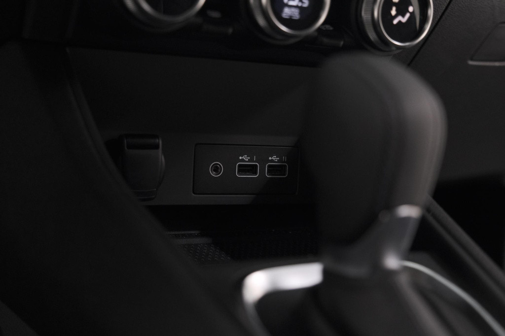Renault Captur mild hybrid 140 edc techno | pack winter | camera | navigati