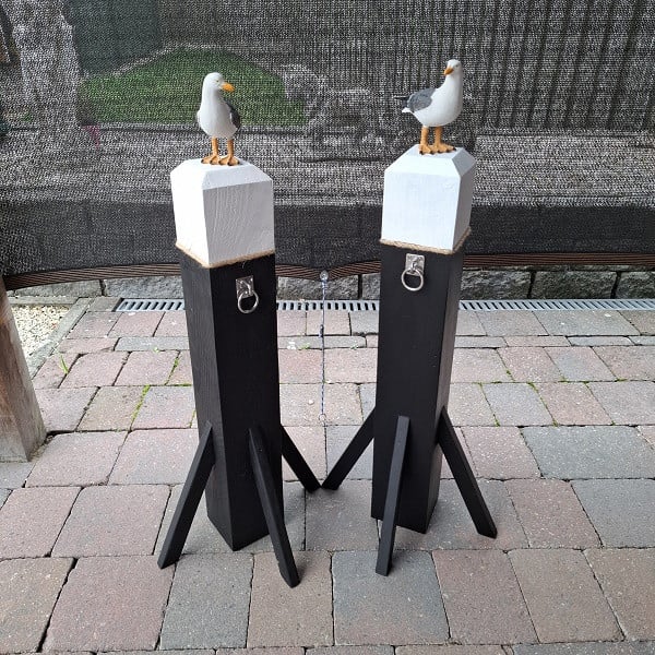 Meerpalen met Links & Rechts Kijkende Meeuwen