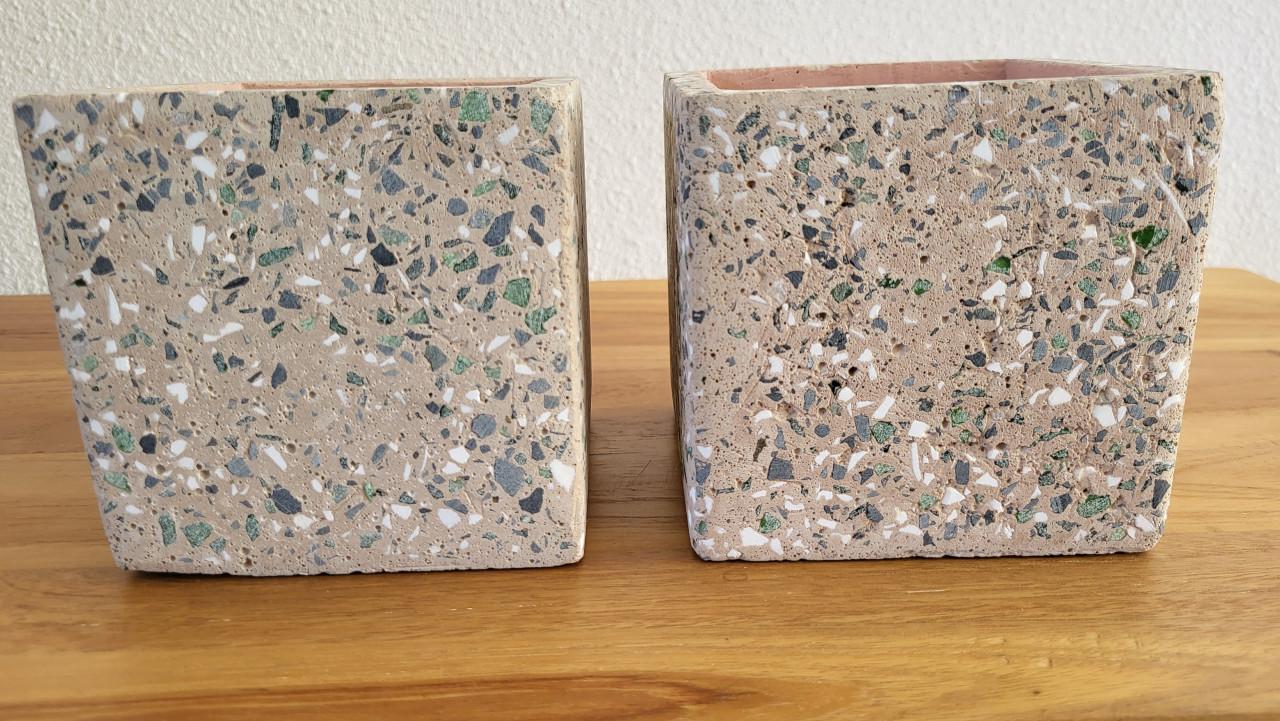 Set v 2 vierkante terrazzo bloempotjes 11 cm