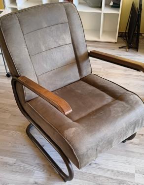 Fauteuil in olijfgroen met rugvering