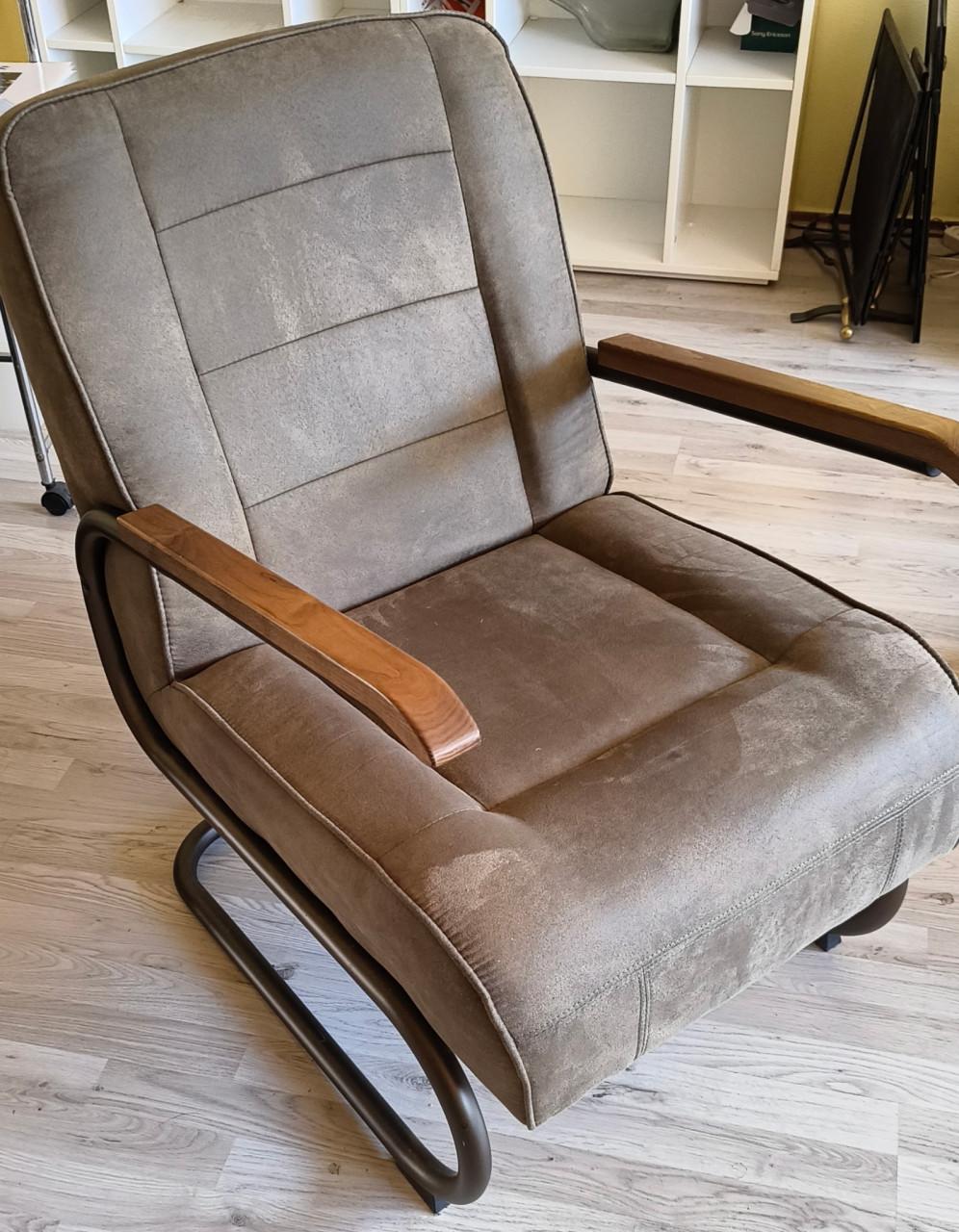 Fauteuil in olijfgroen met rugvering