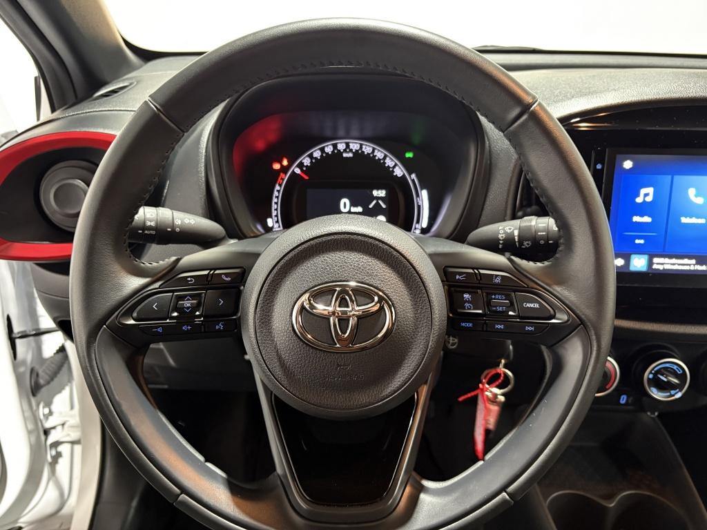 Toyota Aygo x 1.0 vvt-i mt play | camera | apple carplay |