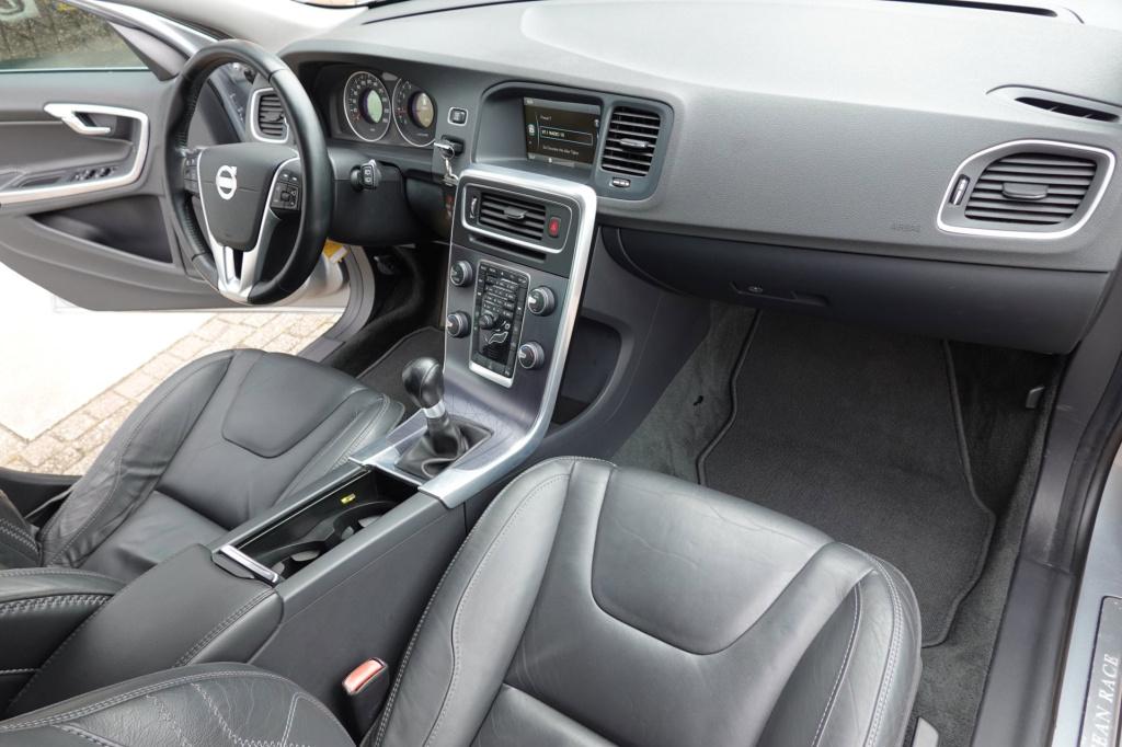 Volvo V60 1.6 t3 150-pk ocean race