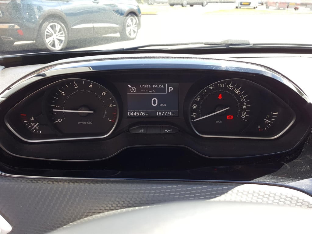 Peugeot 208 1.2 puretech 110pk 5d allure automaat6 navigatie | trekhaak | a
