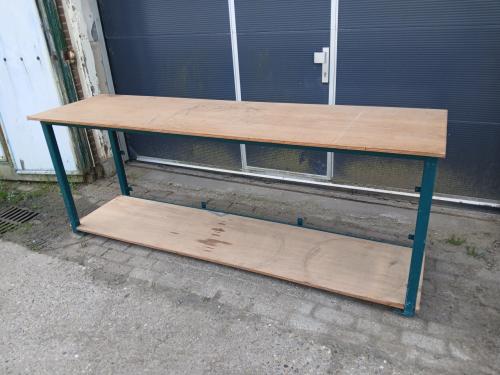 Werkbank, werktafel voor schuur garage of hobby.