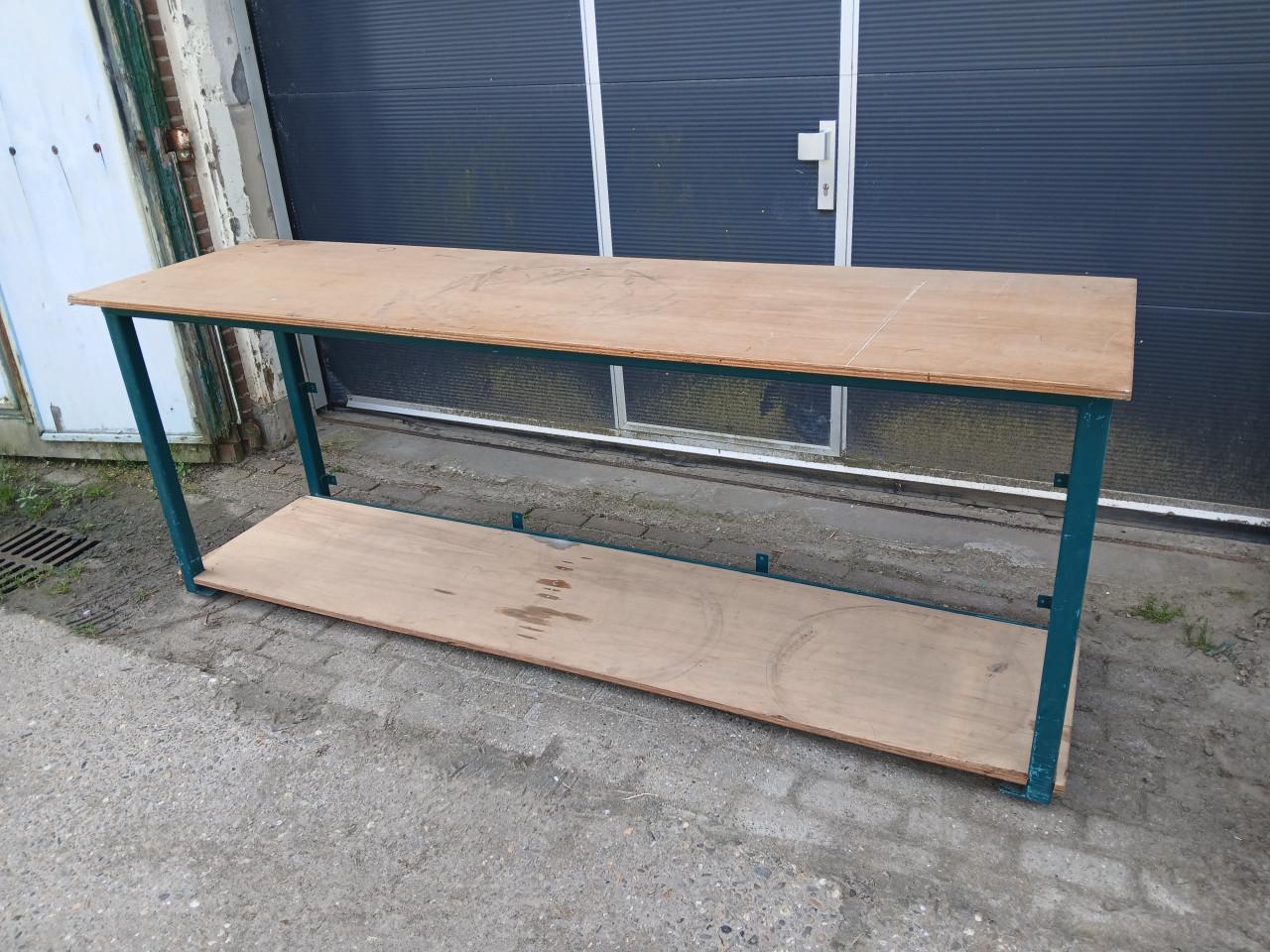 Werkbank, werktafel voor schuur garage of hobby.
