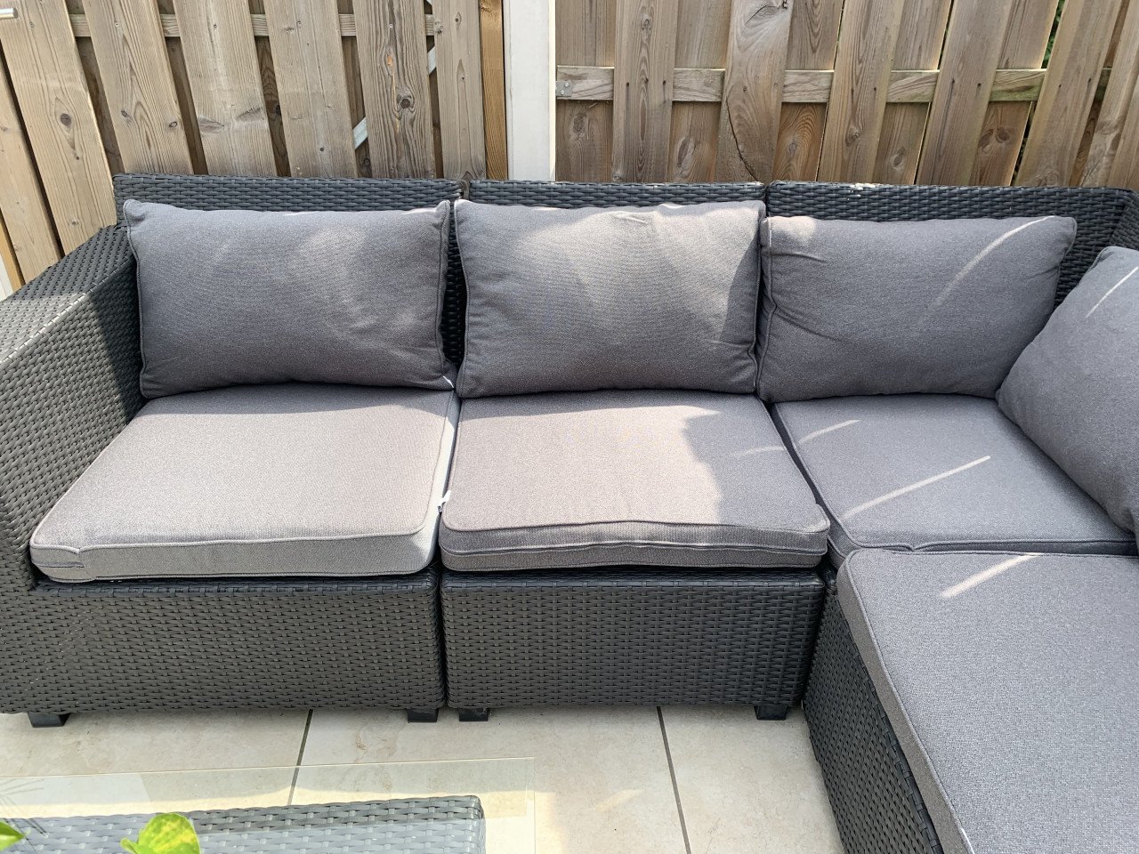 Loungeset zwart wicker, plus tafel plus kussens