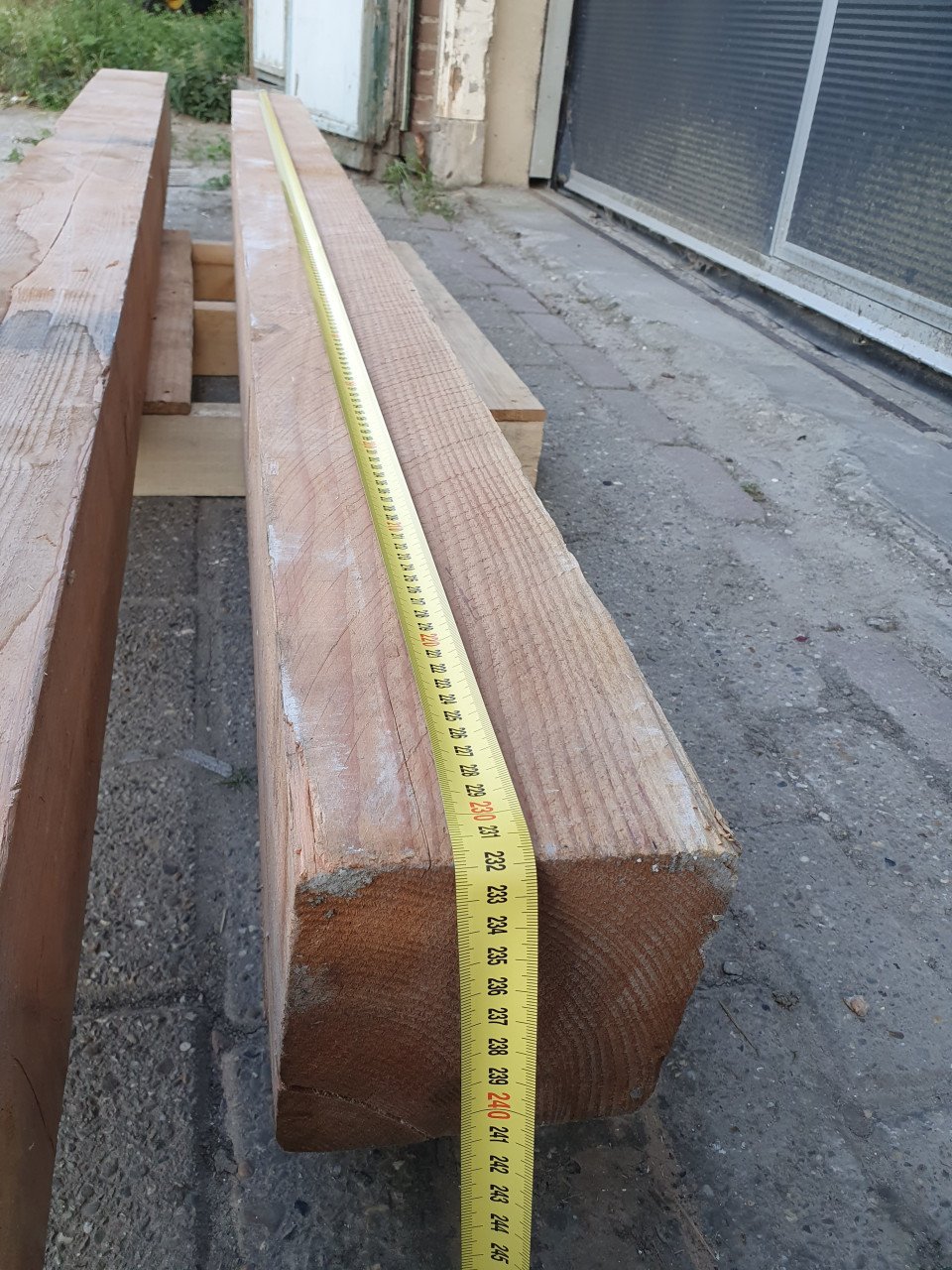 2 houten tuin palen/balk of staanders van Douglas 230&300cm.