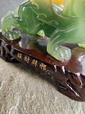Mooi Feng shui beeldje van kunsthars, prachtige draak...