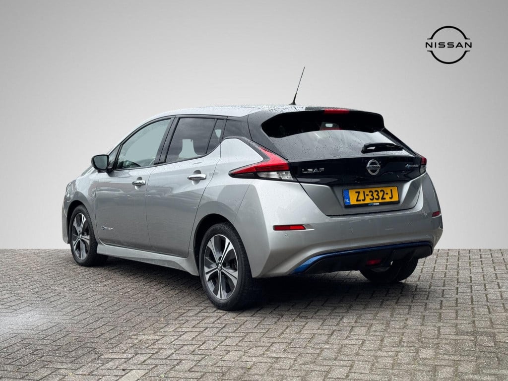 Nissan Leaf n-connecta 40 kwh | navigatie | 360° camera | stuur- + stoelver