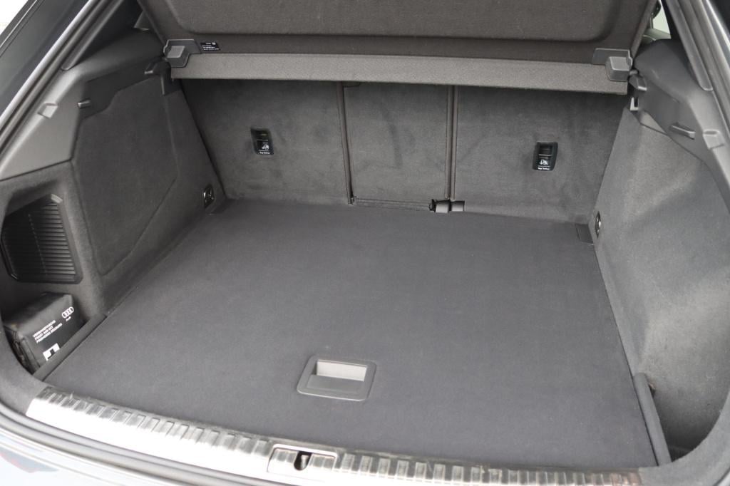 Audi Q3 45 tfsi e s edition 245pk s tronic | soh 90,3% |
