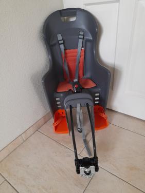 Fiets stoeltje voor achterop met bevestiging ( in goede staat )