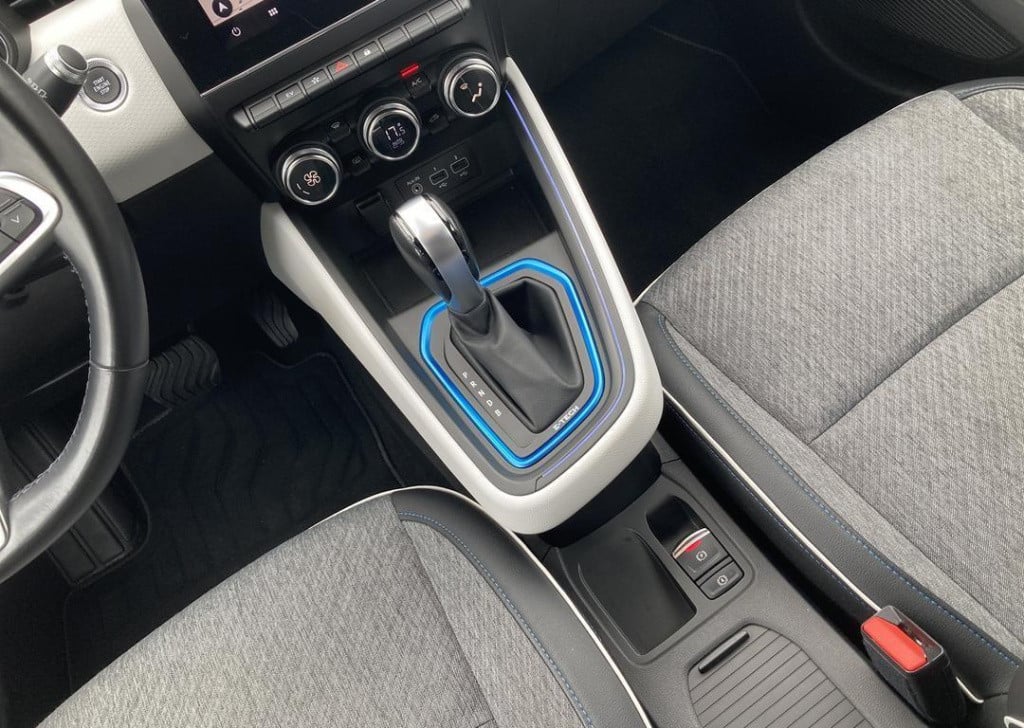 Renault Clio 1.6 e-tech hybrid 140 serie limitee e-tech