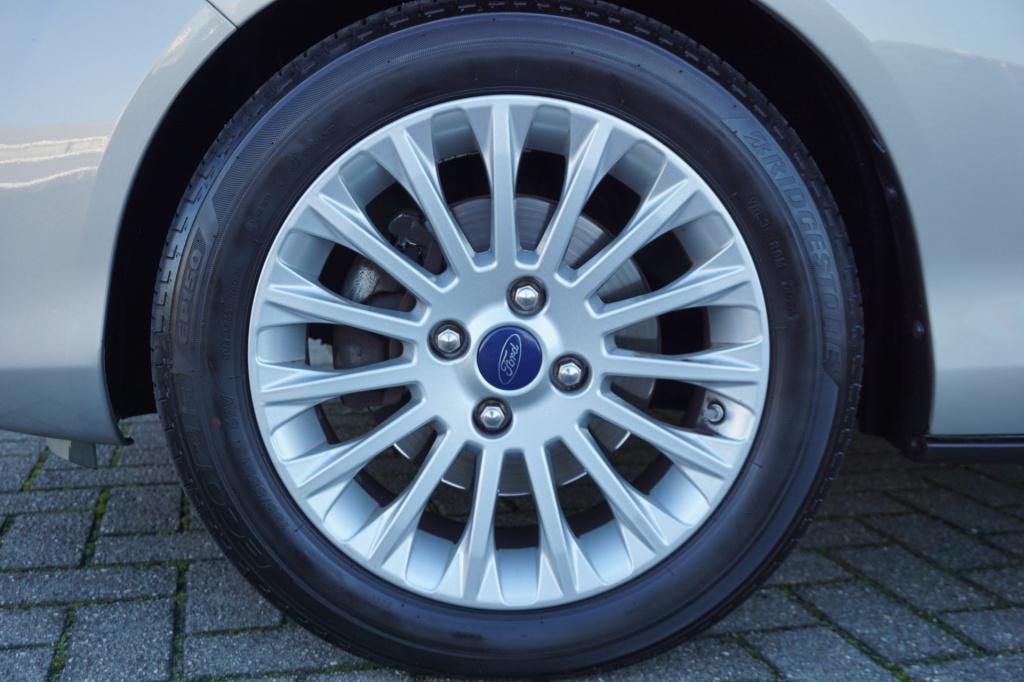 Ford B-max 1.6 ti-vct titanium automaat - climate / navi / cruise / parkeer