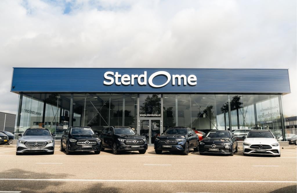 Mercedes-Benz Gla-klasse 180 amg line i 2025 i panorama dak i manufaktur al