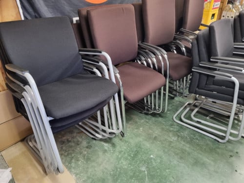 Vergaderstoelen Huislijn en Beta stapelbaar