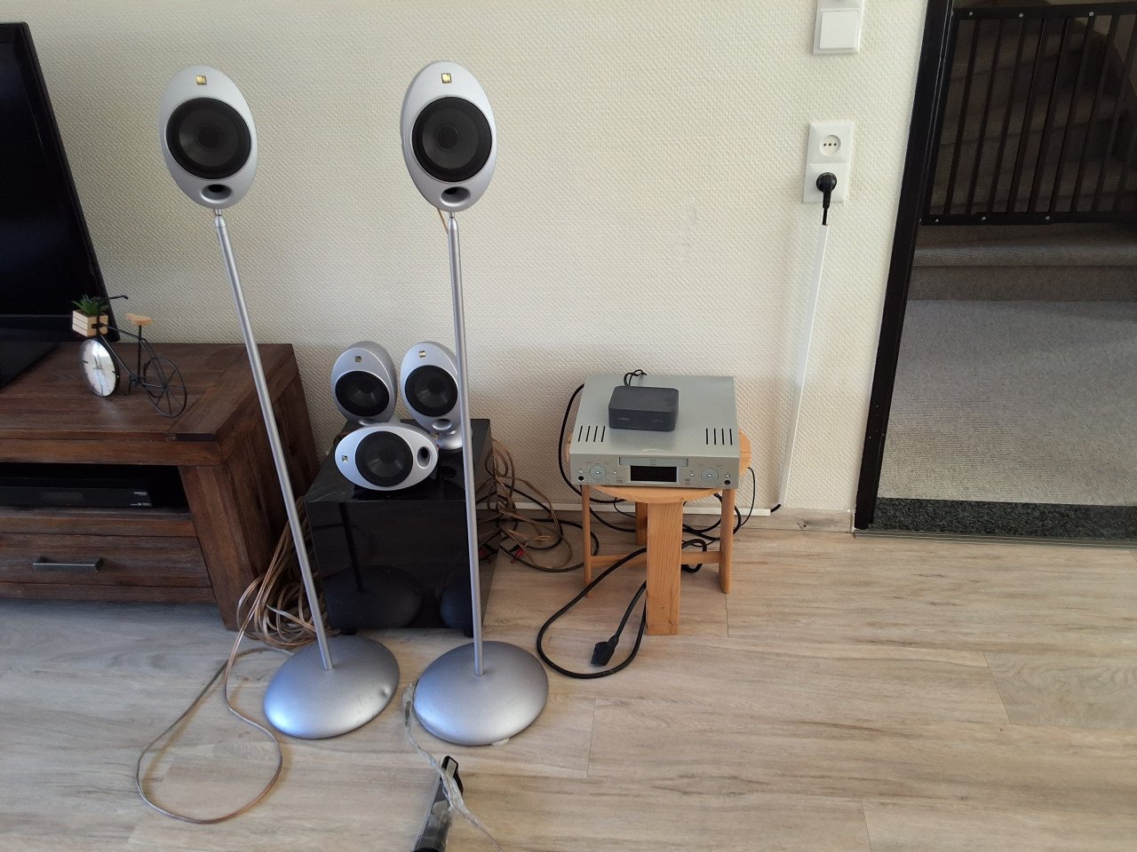 Linn, surround set met radio cd dvd , met keff boxen , en yamaha wxad 10.