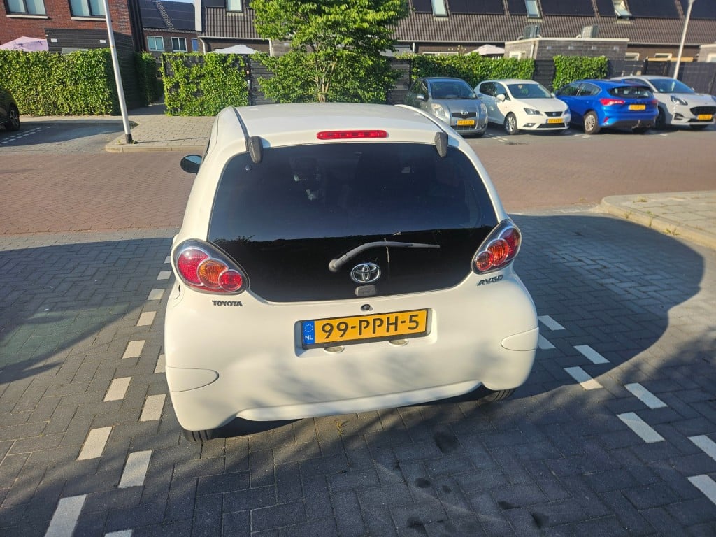 Toyota Aygo dynamic navigator / nl auto / nap / 74.975 km !