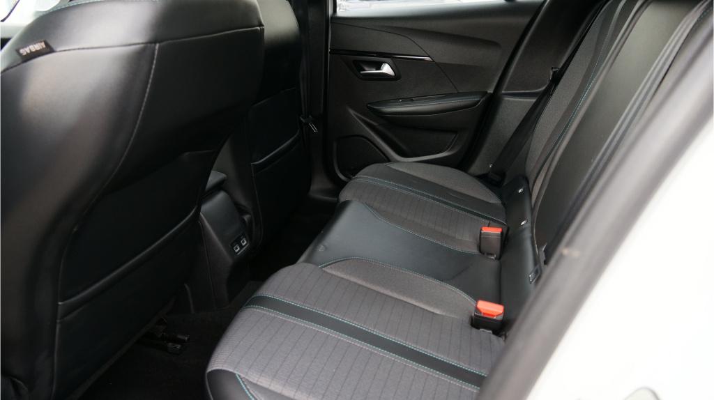 Peugeot 208 1.2 puretech allure pack rijklaar incl garantie