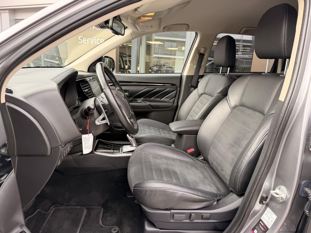 Mitsubishi Outlander 2.4 phev intense+ | navigatie | cruise control (adapti