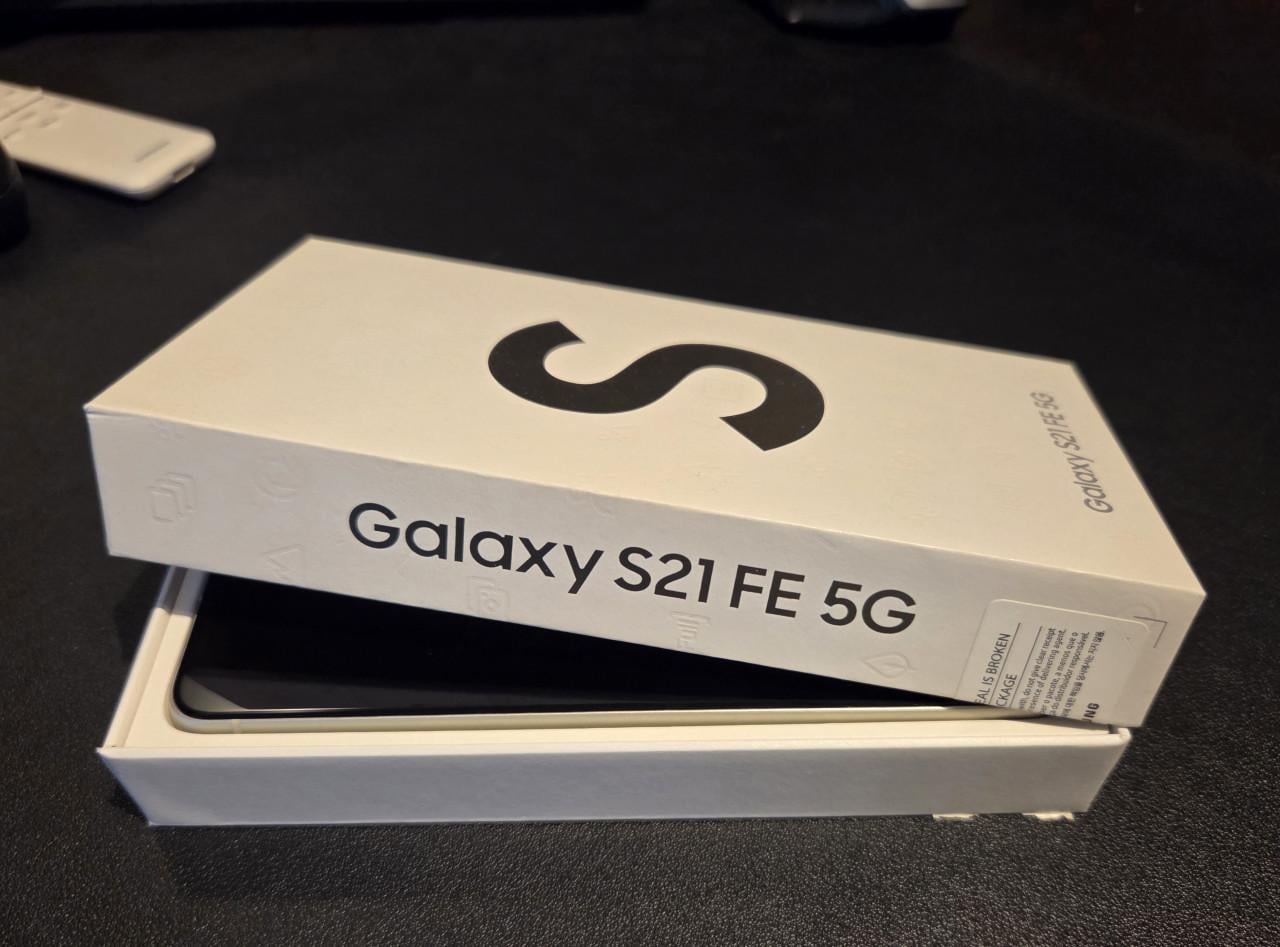 Samsung s21 FE smartphone
