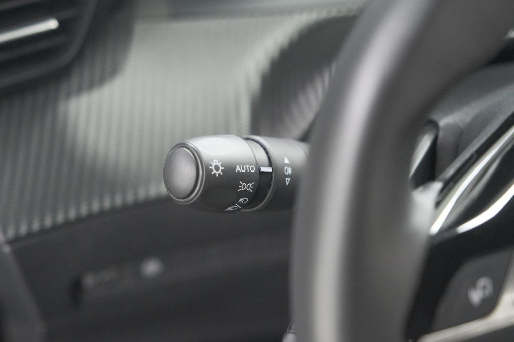 Peugeot 2008 puretech 130 active pack | trekhaak | camera | navigatie | par