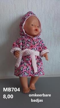 Poppenkleertjes baby born. Omkeerbare badjas. Opbrengst KiKa.