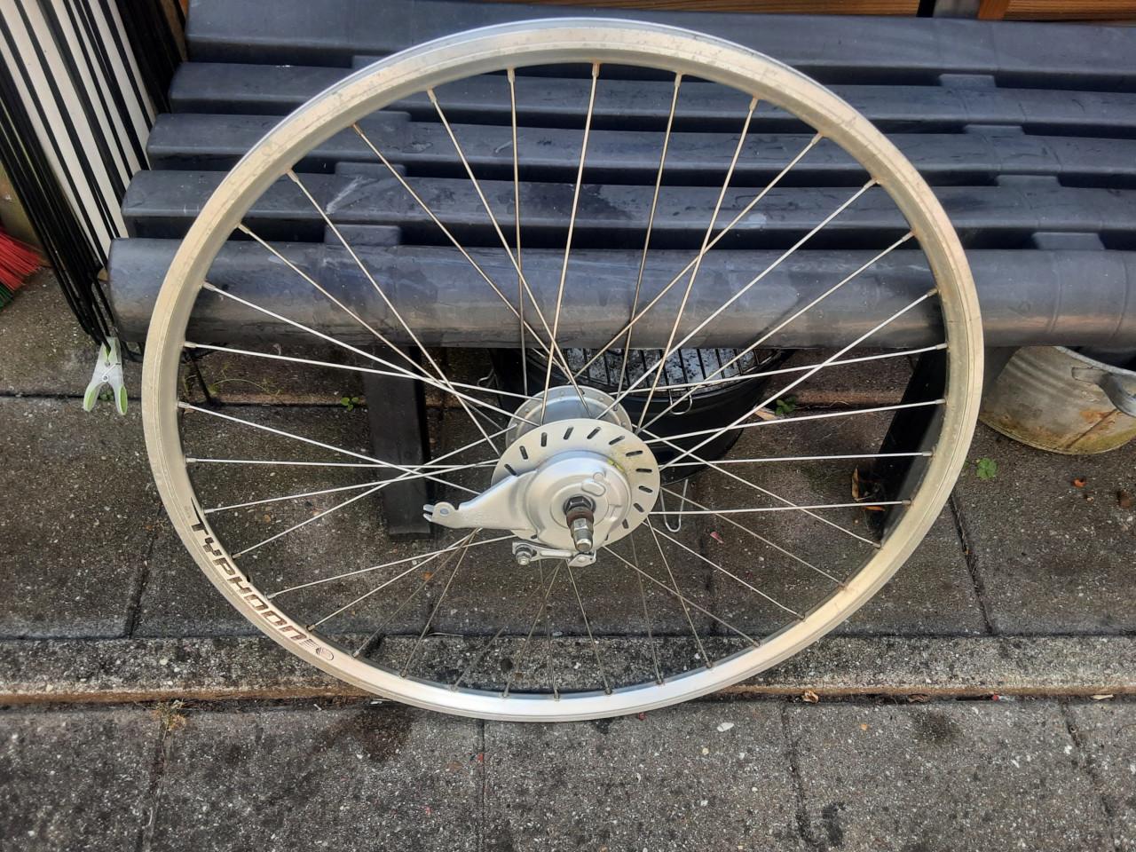 28 inch shimano nexus achterwiel, 8 speed,rollerbrake rem