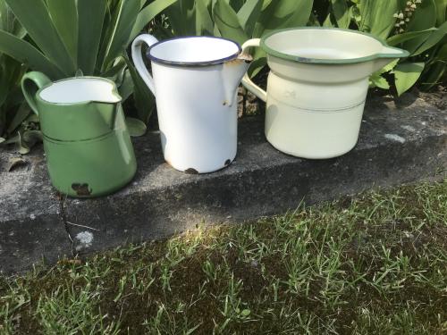 Emaille melk- / maatkannetjes (3 stuks)