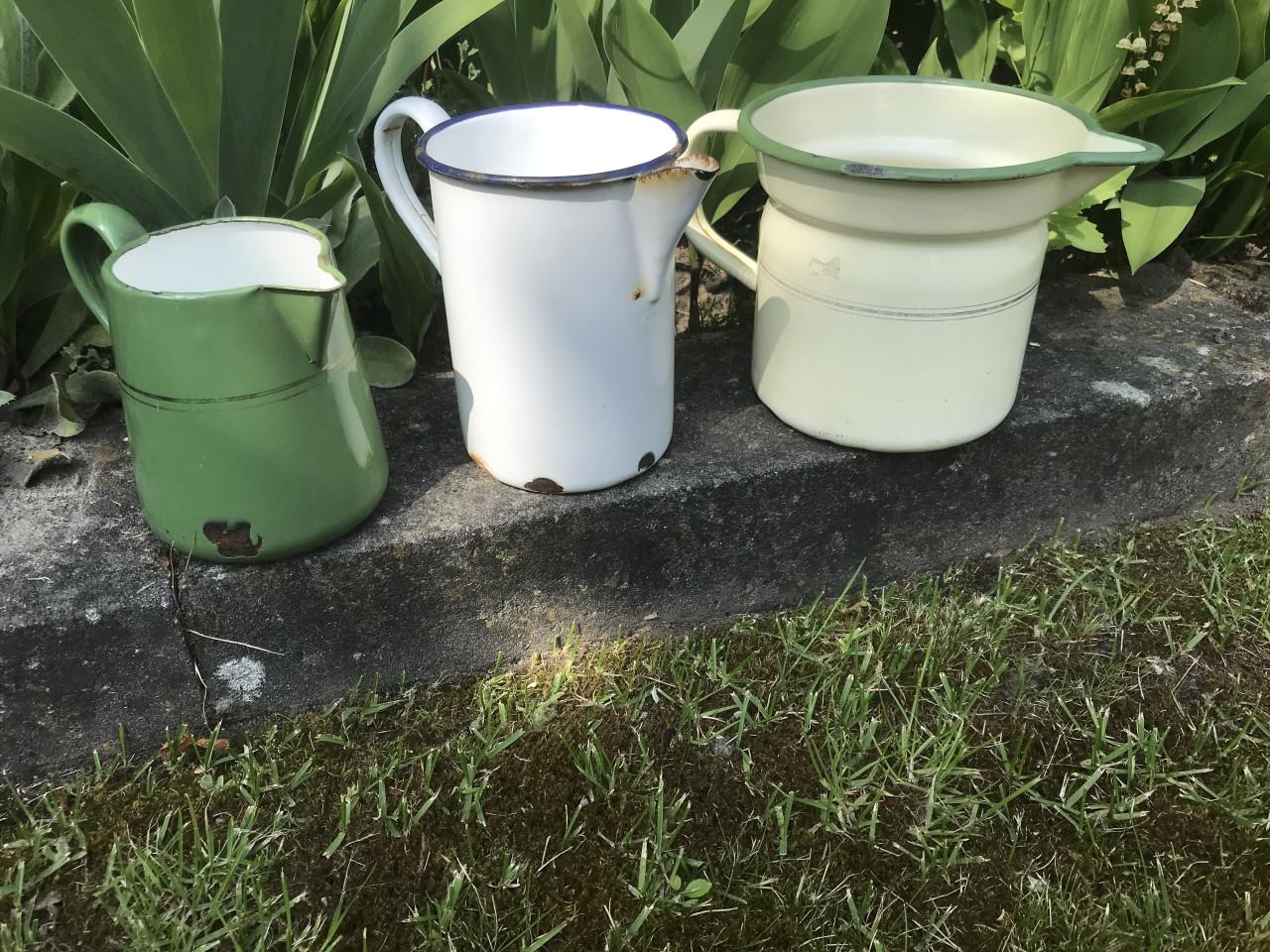 Emaille melk- / maatkannetjes (3 stuks)