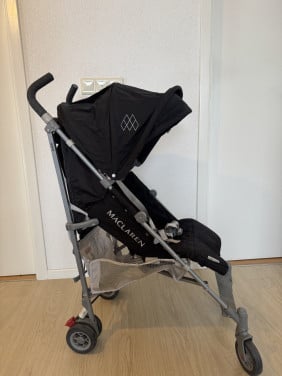 Maclaren Quest buggy met regenhoes