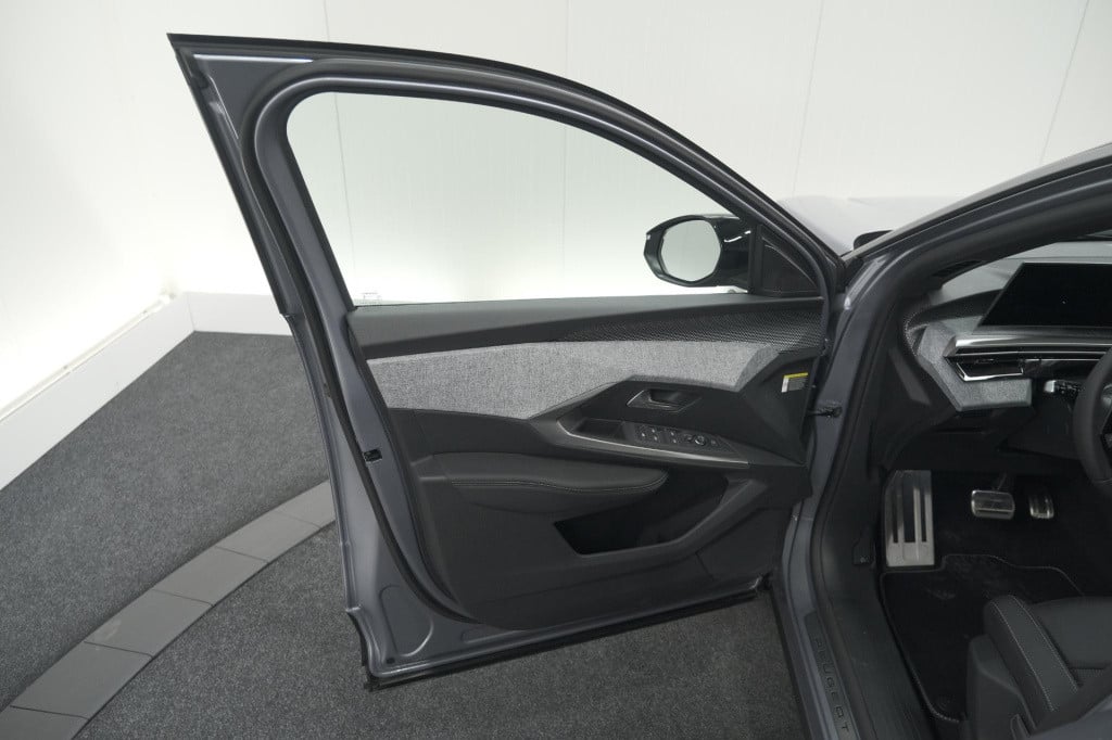 Peugeot 5008 1.2 hybrid 145 gt | panoramadak | camera | elektrische achterk