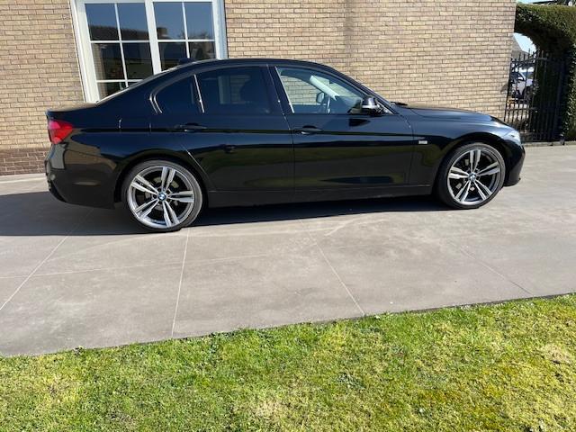Bmw 320i luxury