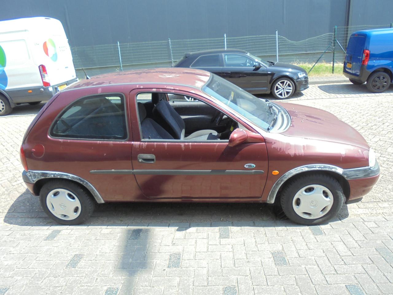 Corsa 1.4 Strada uit 1998 slechts 114.285 km met N.A.P Apk nieuw Juni 2026