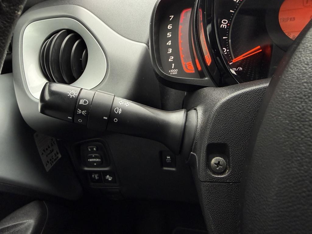 Toyota Aygo 1.0 vvt-i x-play // automaat // facelift //