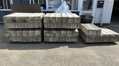 Partij betonbanden 10 x 20 x 100. 114 stuks