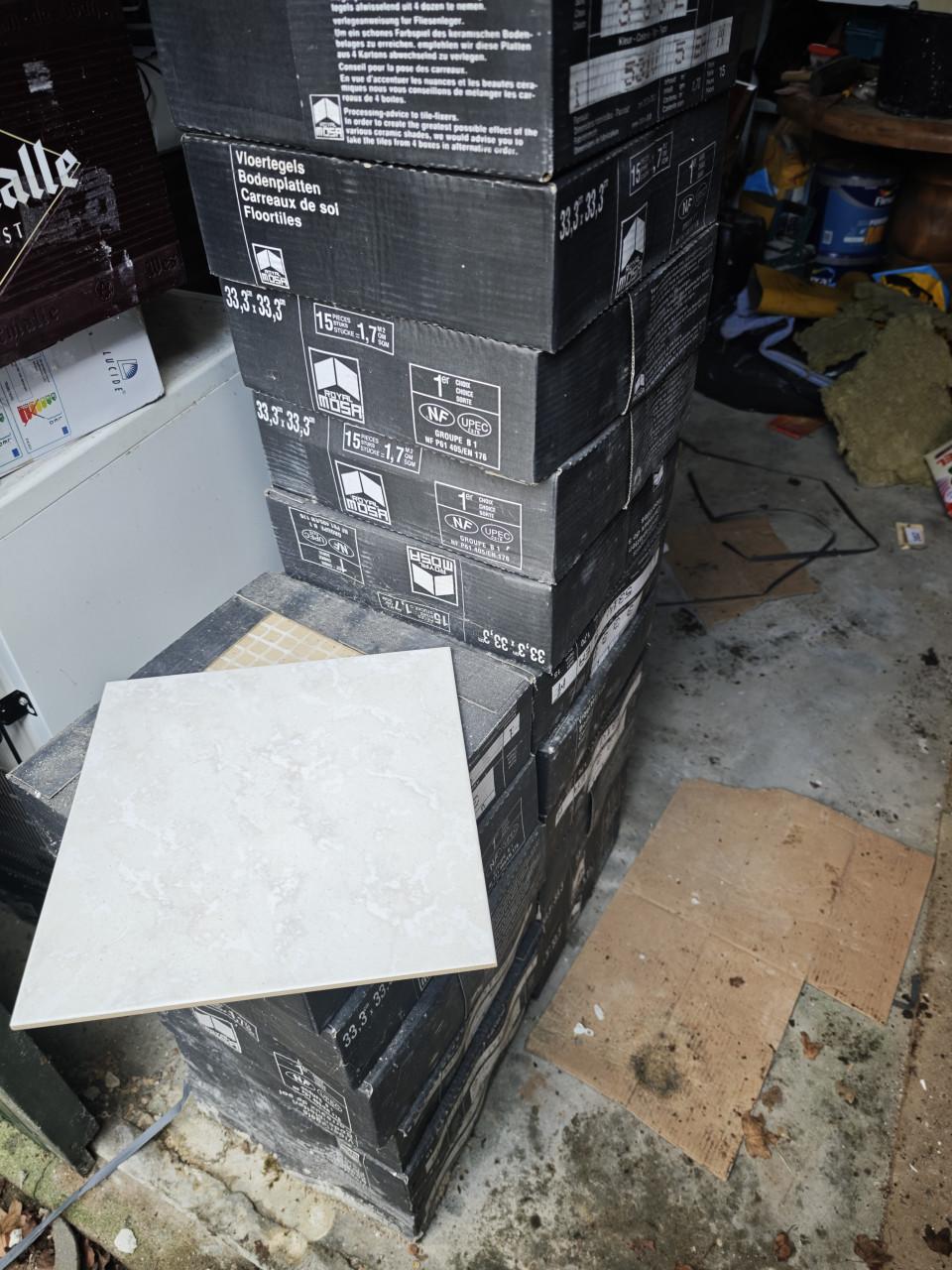 Wand/vloertegels ca 29,5m²